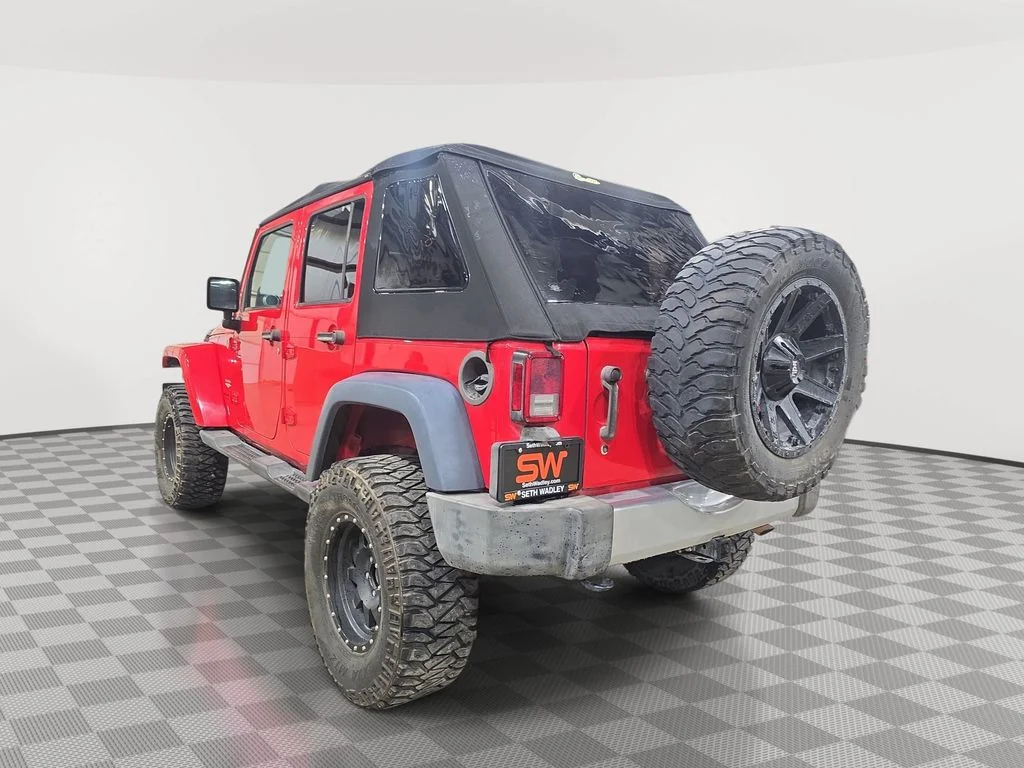 Used 2015 Red Jeep Sahara image 39