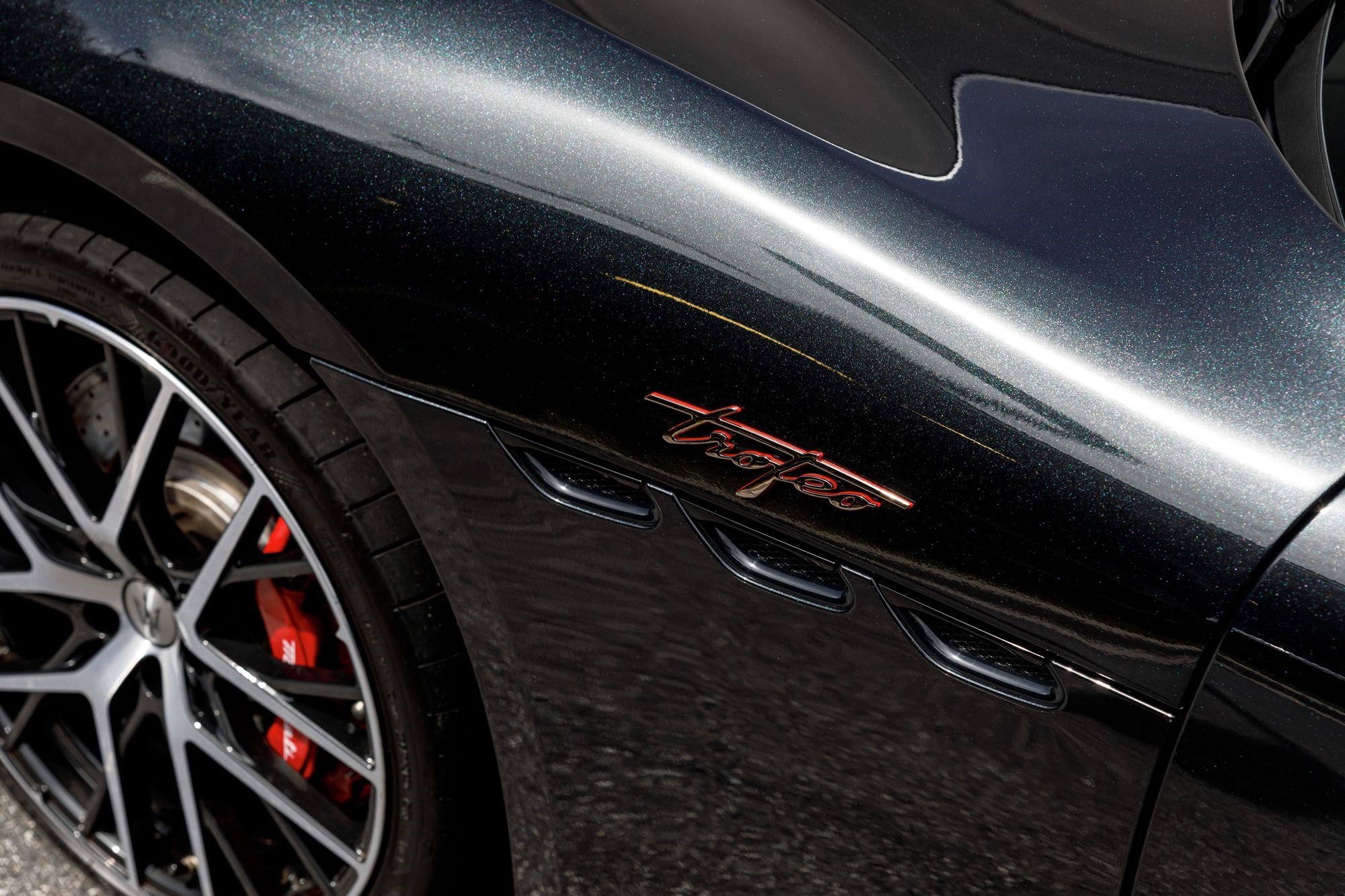 Used 2024 Nero Assoluto Maserati Trofeo image 40