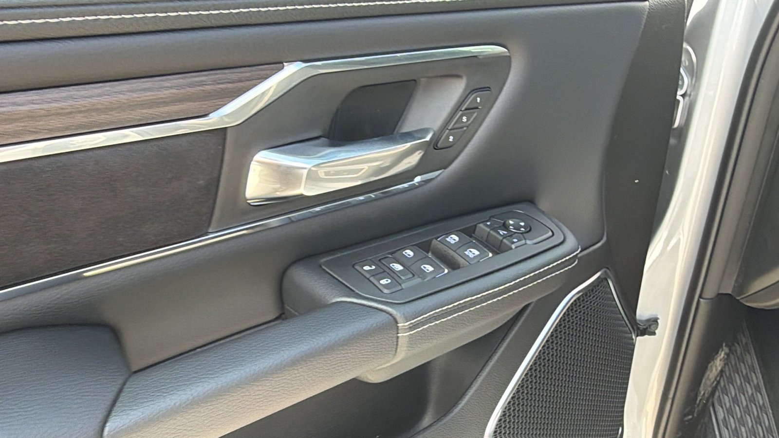 New 2026 Silver Zynith Exterior Paint RAM Laramie image 10
