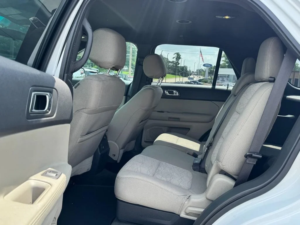 Used 2014 Oxford White Ford Base image 10