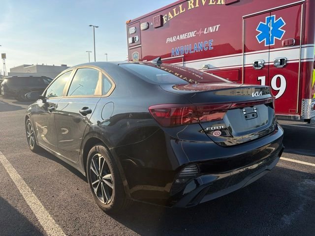 Used 2023 Black Kia LXS image 4
