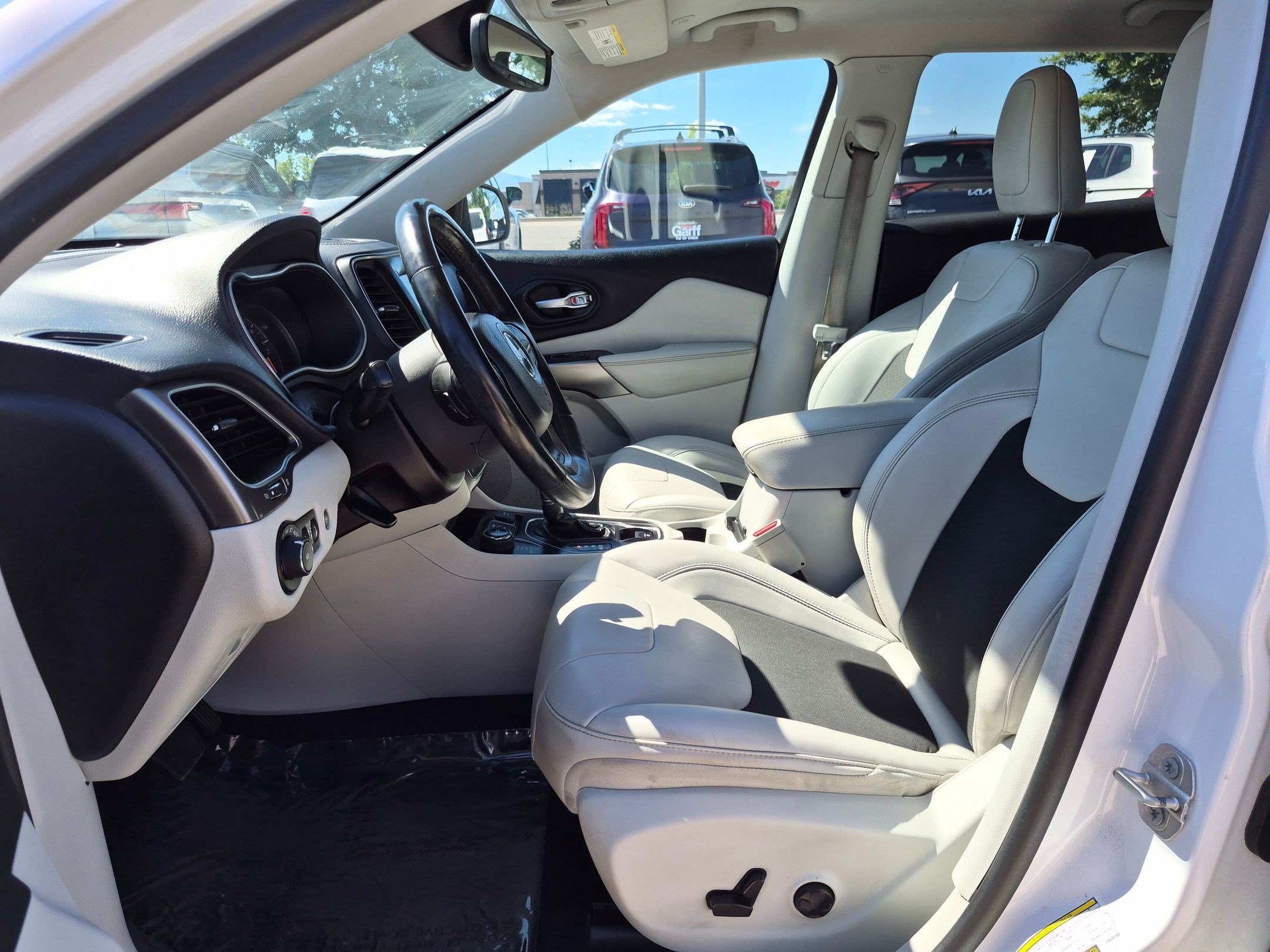 Used 2020 Bright White Clearcoat Jeep Latitude Plus image 14