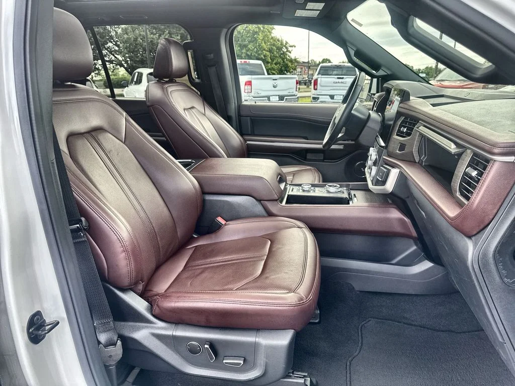Used 2024 White Ford Limited image 26