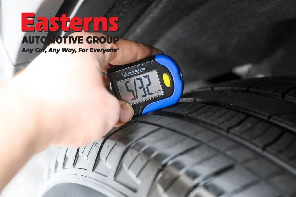 Used 2024 Silver Jeep Altitude image 26