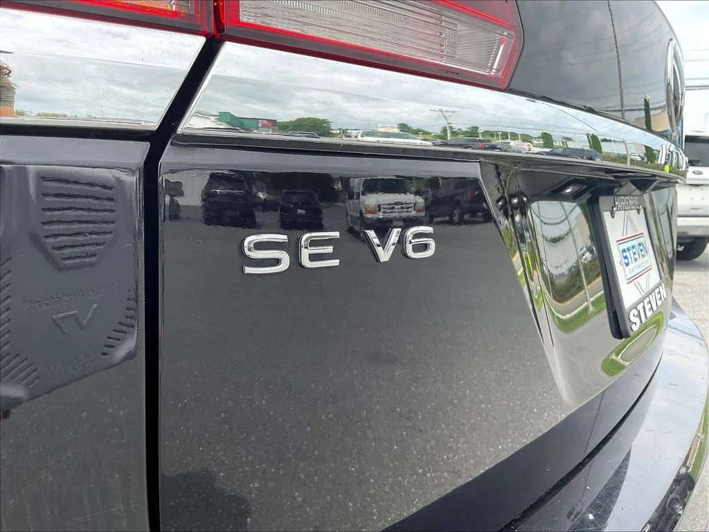 Used 2021 Black Volkswagen 3.6L V6 SE w/Technology R-Line image 24