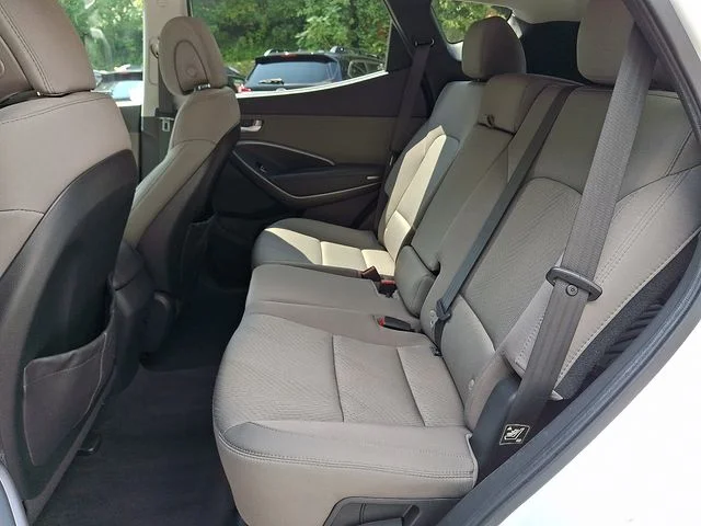 Used 2013 White Hyundai Base image 16