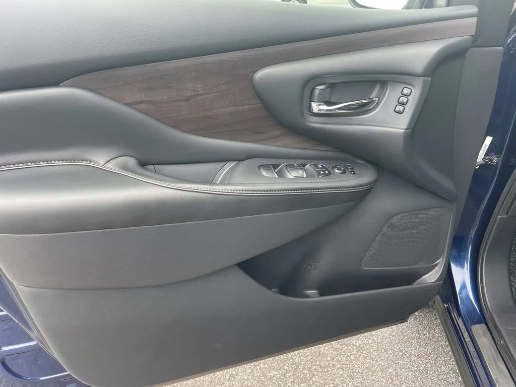 Used 2019 Blue Nissan Platinum image 12