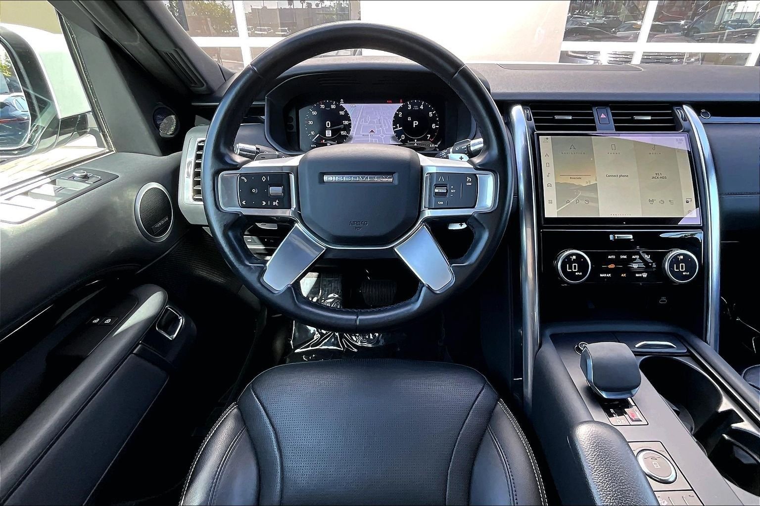 Used 2021 White Land Rover S image 5