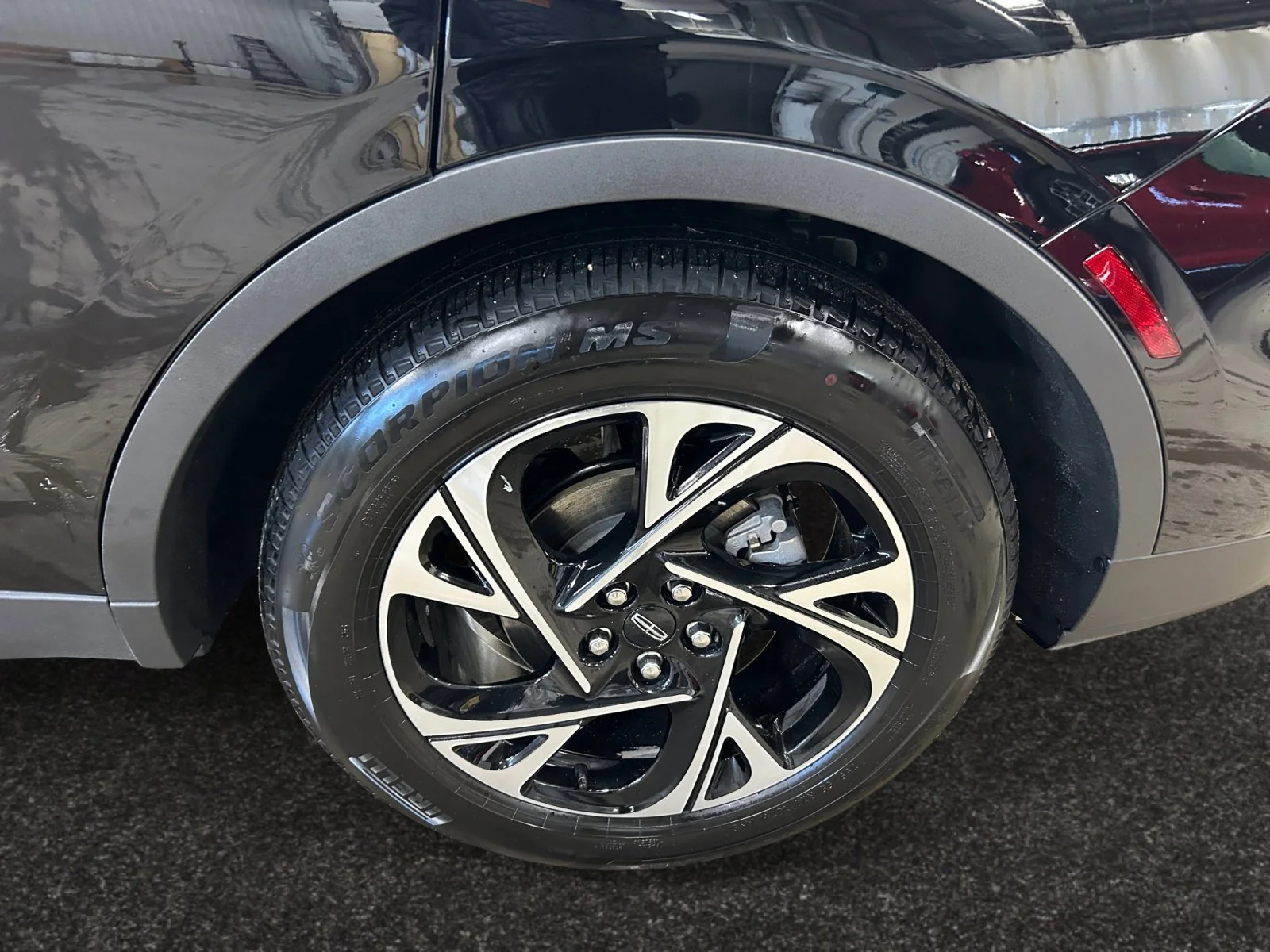 Used 2025 BLACK Lincoln PREMIERE AWD image 9