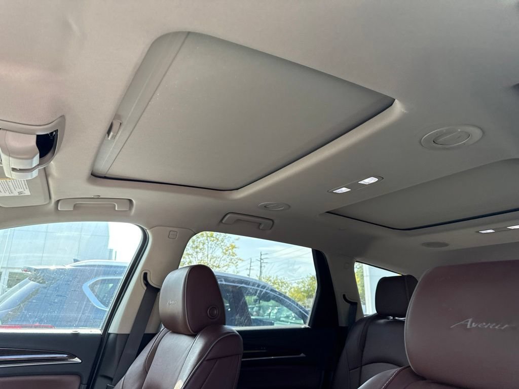 Used 2020 WHITE FROST TRICOAT Buick Avenir image 6