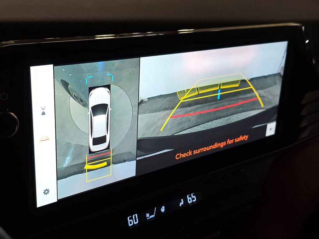Used 2025  Toyota  image 32
