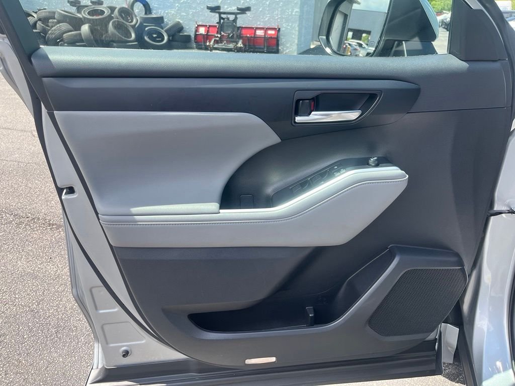 Used 2023 Silver Toyota XLE image 9