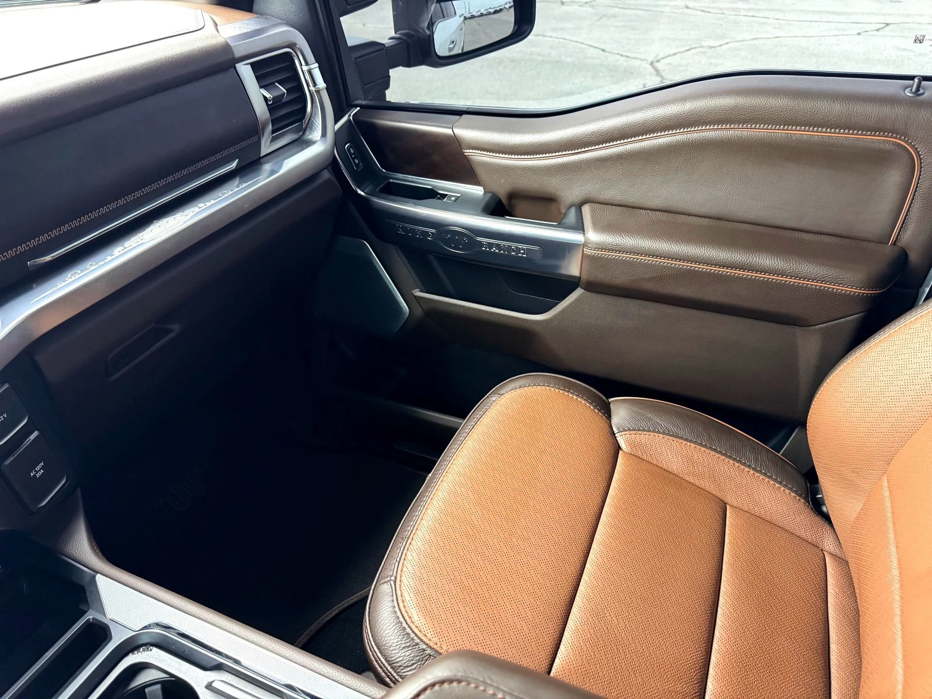 Used 2024  Ford King Ranch image 30