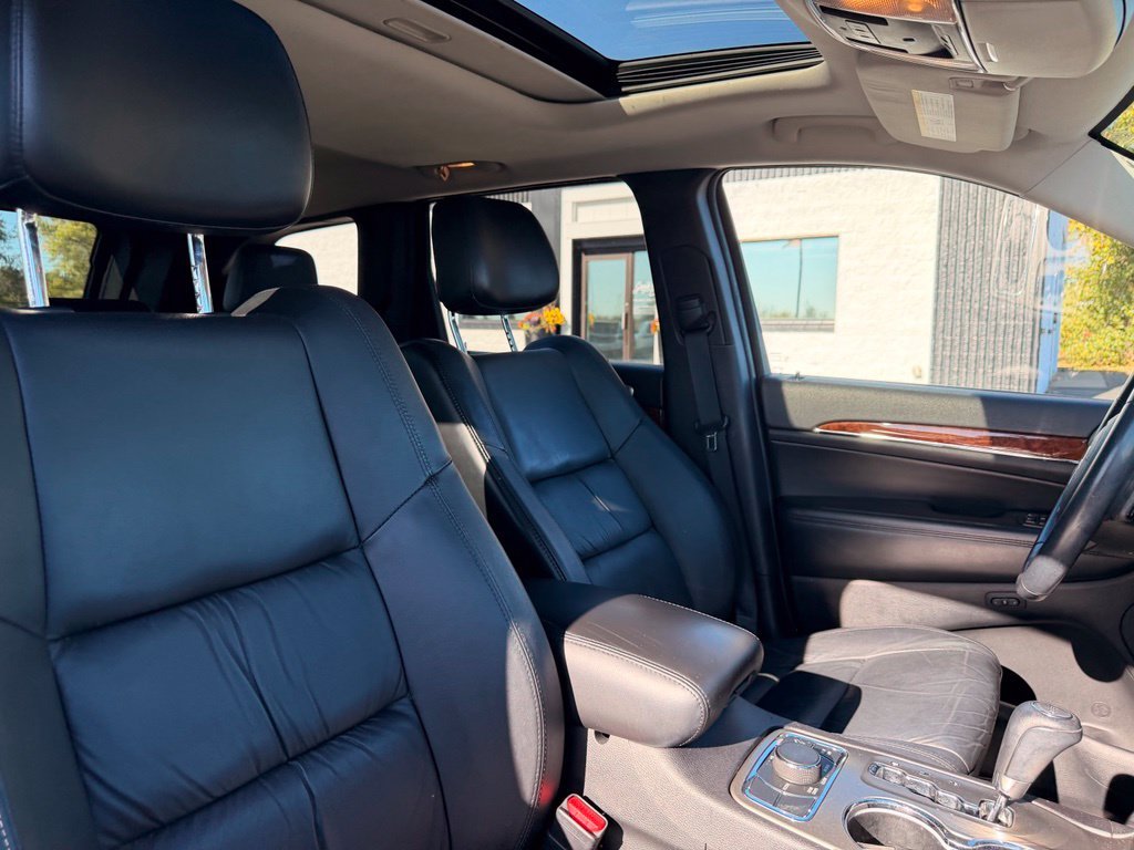 Used 2013 Black Jeep Limited image 31