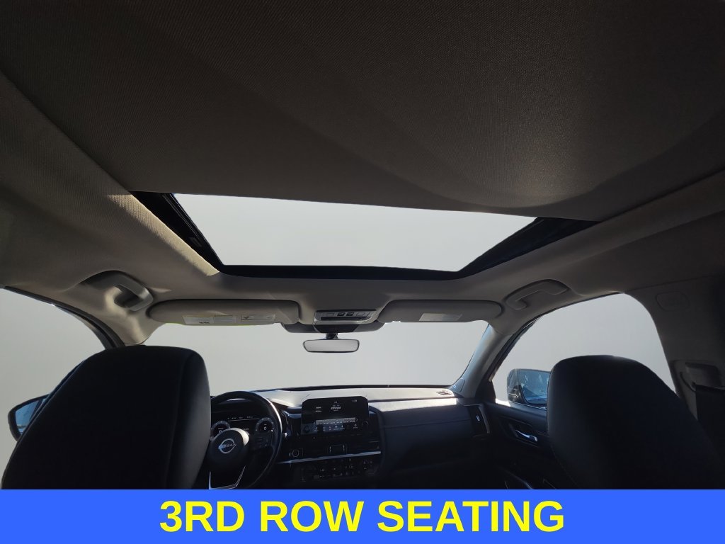 Used 2024 Gray Nissan Platinum image 16
