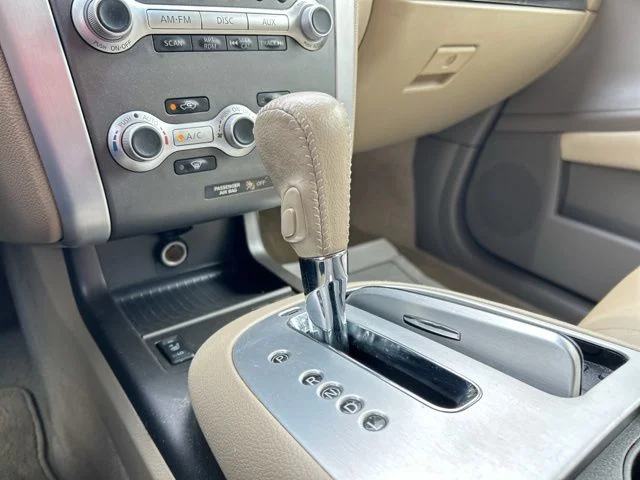 Used 2012 White Nissan SL image 43