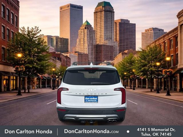 Used 2022 White Pearl Kia EX image 5