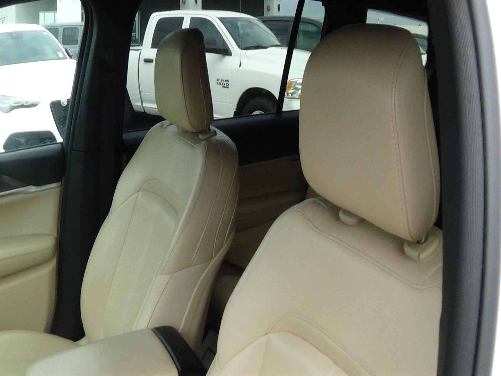 Certified Used 2025 Bright White Clear Coat (pw7) Jeep Limited image 18