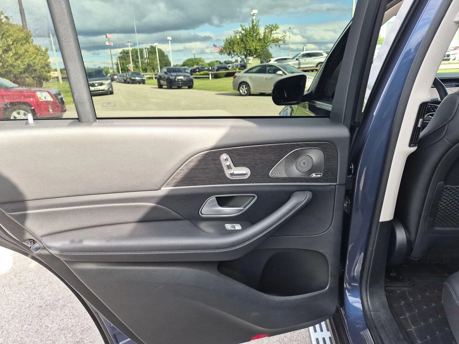 Used 2024 Twilight Blue Metallic Mercedes-Benz GLS 450 image 30