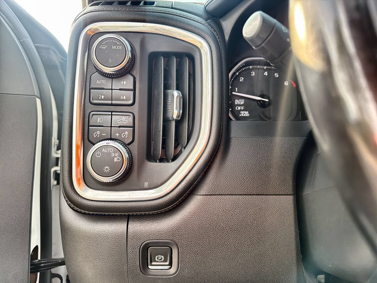 Used 2021 SUMMIT WHITE GMC Elevation image 15