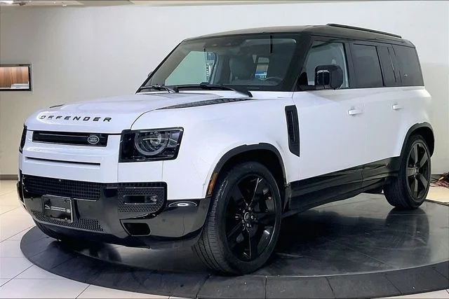 2024 Land Rover Defender 110 X-Dynamic SE P400's photo