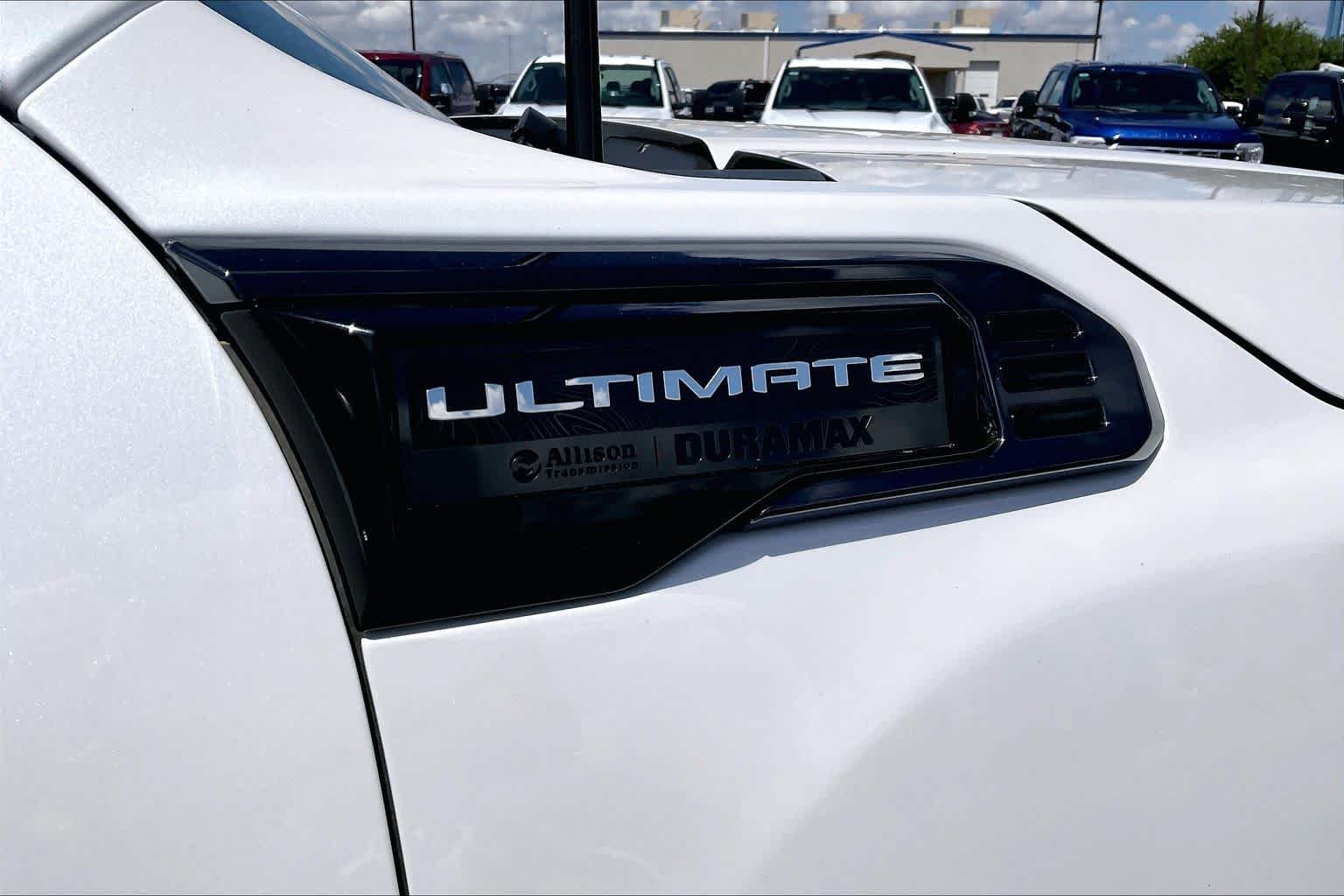 Used 2024 White Frost Tricoat GMC Denali Ultimate image 30