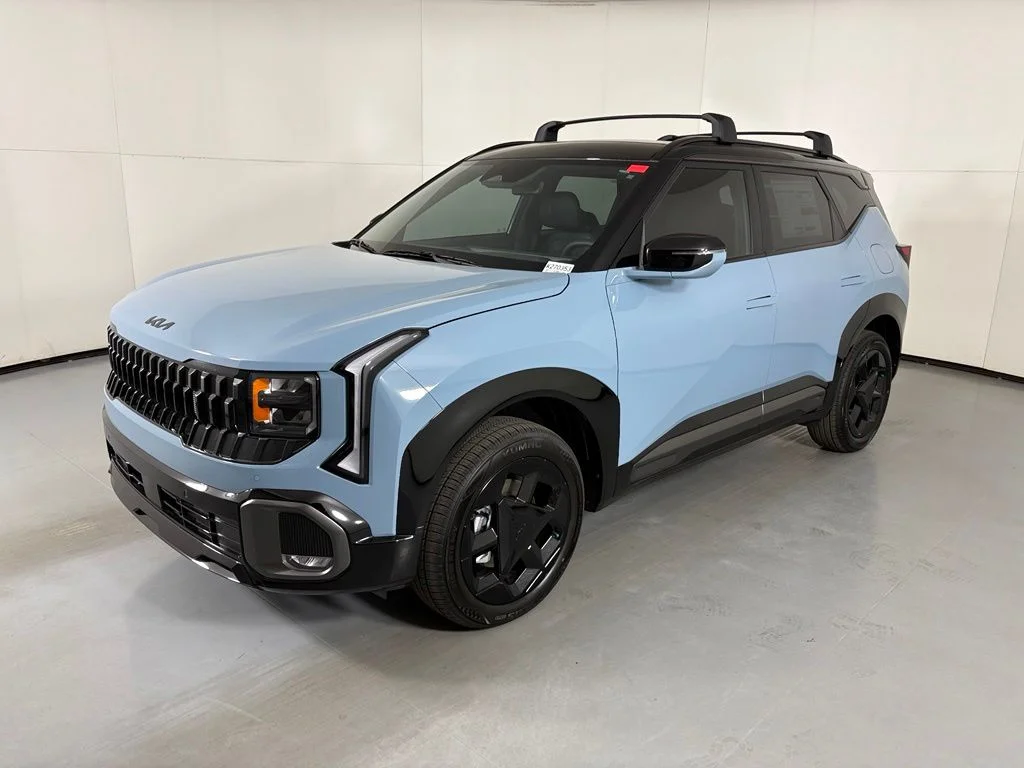 New 2027 Frost Blue / Black Roof Kia X-Line S image 4