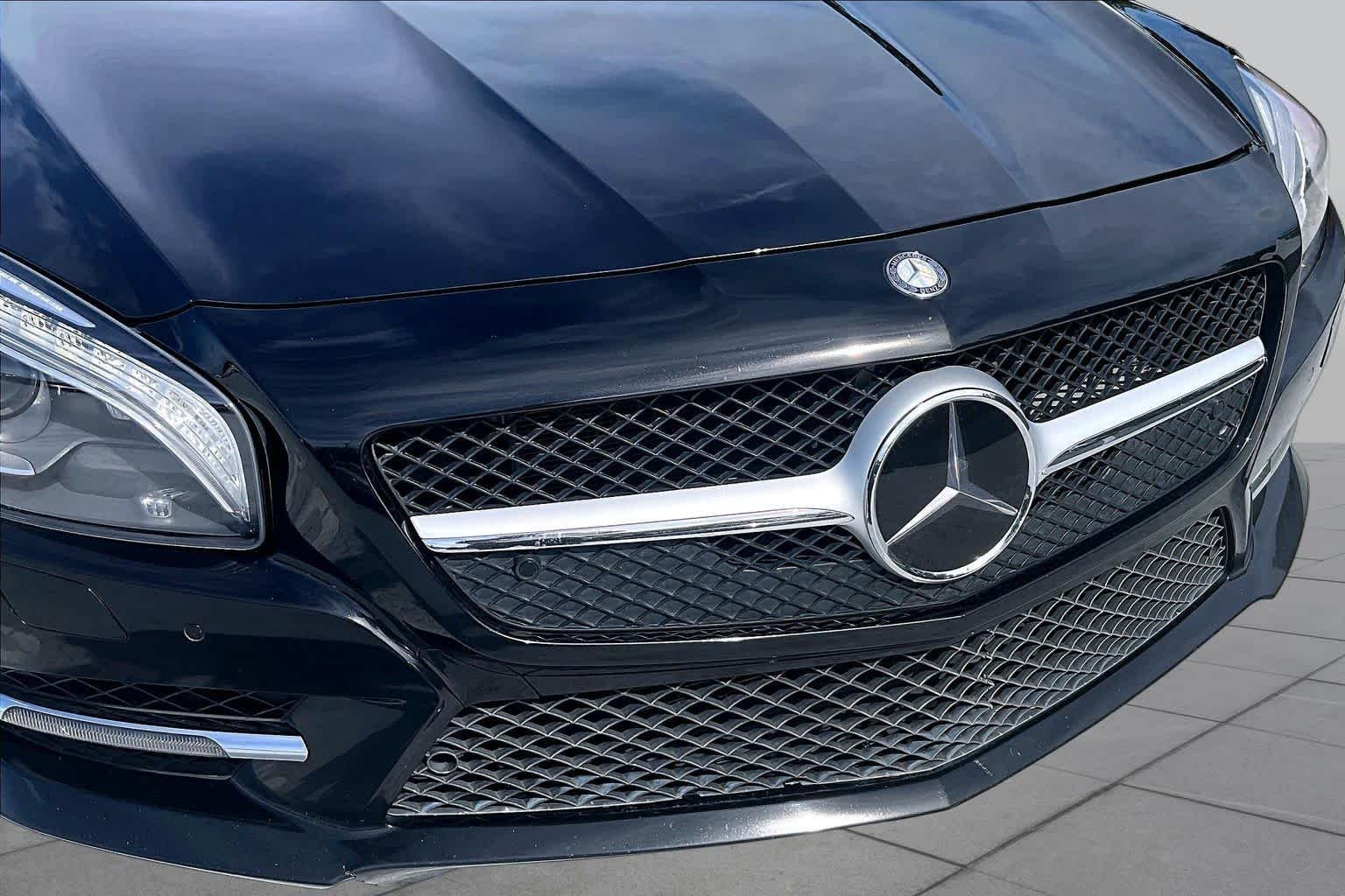 Used 2016 Obsidian Black Metallic Mercedes-Benz SL 550 image 24