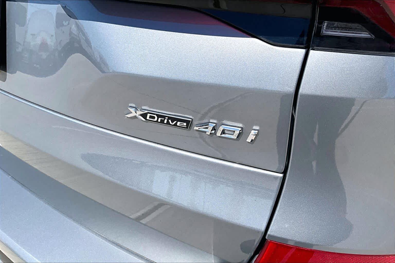Used 2024 Skyscraper Grey Metallic BMW xDrive40i image 9