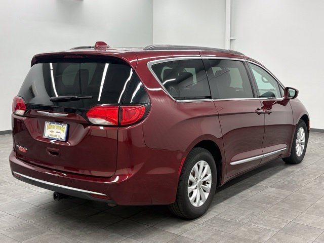 Used 2017 Red Chrysler Touring L image 2