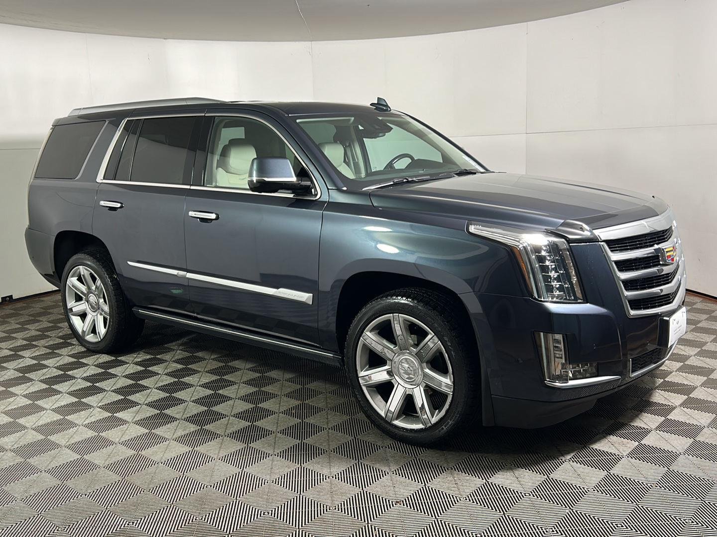 Used 2020 Shadow Metallic Cadillac Premium Luxury image 6