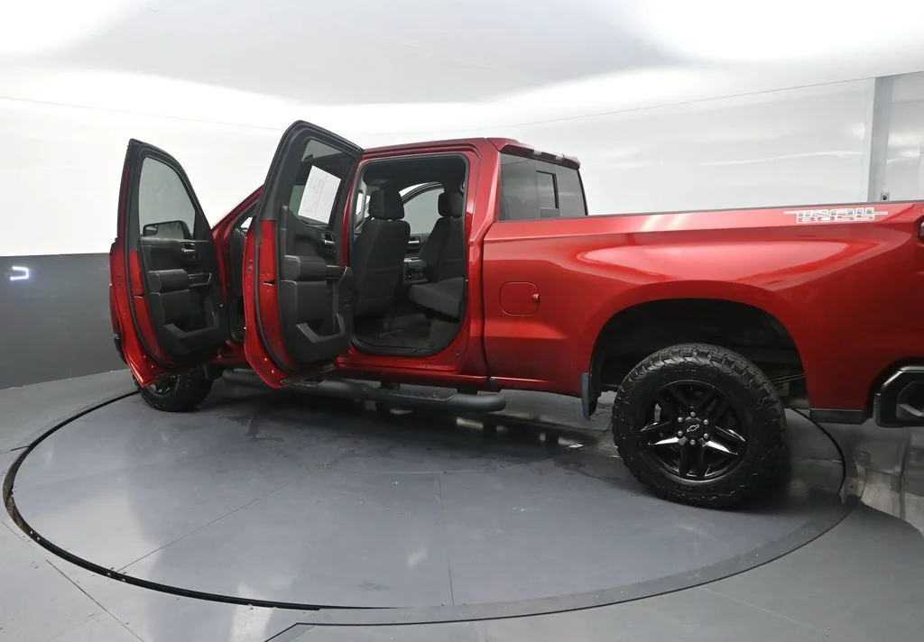 Used 2021  Chevrolet LT Trail Boss image 36