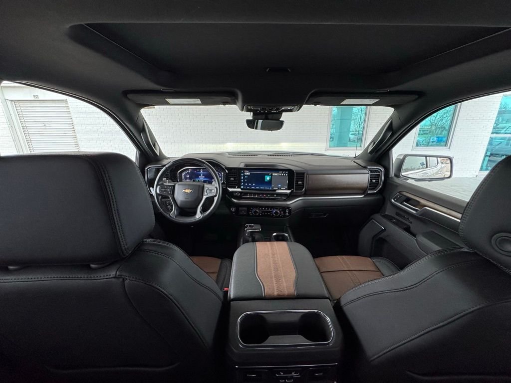 Used 2025 Beige Chevrolet High Country image 27