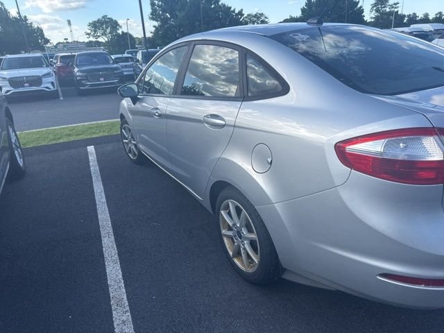 Used 2015 Gray Ford SE image 3