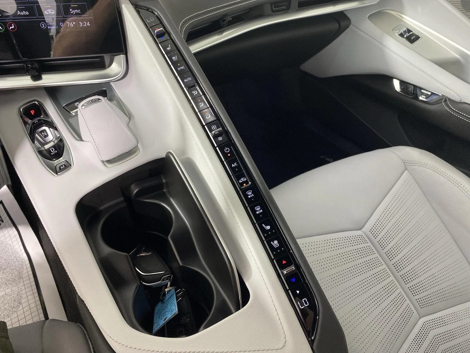 Used 2023 Arctic White Chevrolet 2LT image 30