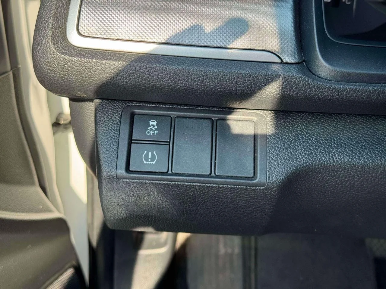 Used 2017 Taffeta White Honda LX image 22