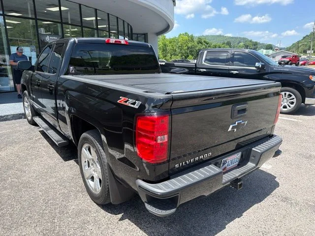Used 2016 Chevrolet Silverado 1500 LT with VIN 1GCVKREC9GZ359473 for sale in Middlesboro, KY