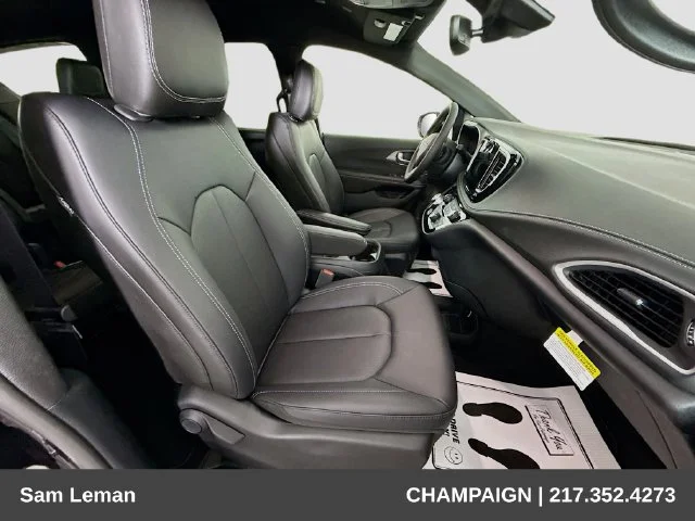 2027 Chrysler Pacifica Select - Photo 28
