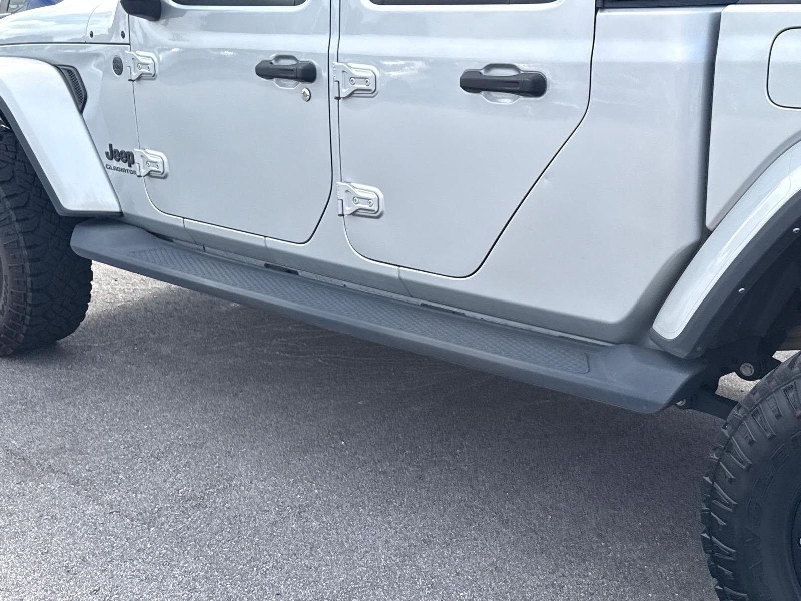 Used 2022 Silver Zynith Clearcoat Jeep Sport S image 11
