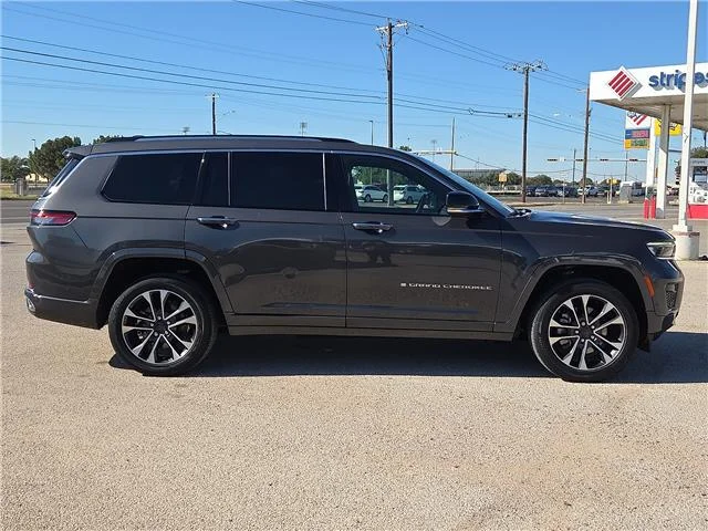Used 2022 Baltic Gray Metallic Clearcoat Jeep Overland 4x2 image 4