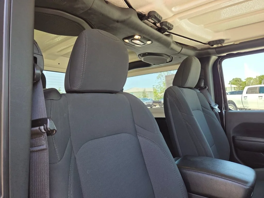 Used 2021 Black Clearcoat Jeep Sport S image 16