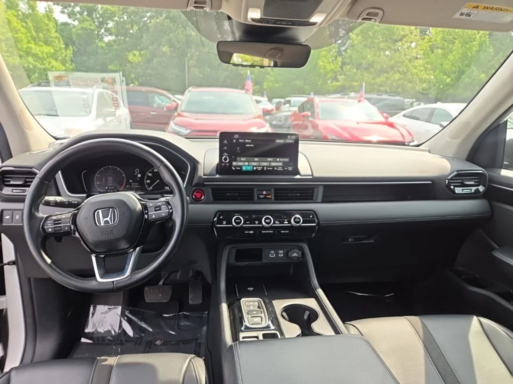 Used 2023 White Honda EX-L image 28