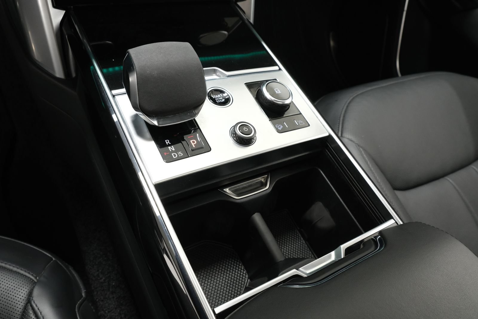 Used 2023 Silver Land Rover SE image 22