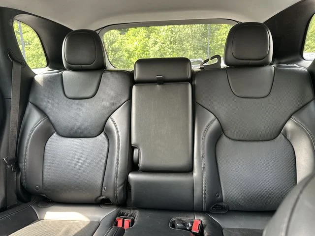 Used 2019 Silver Jeep Limited image 27