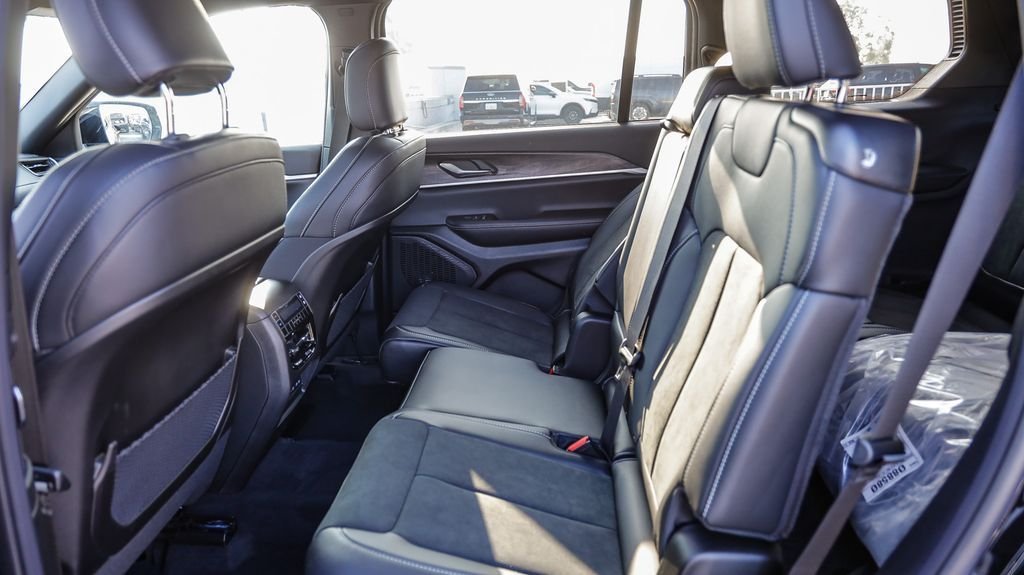 New 2026 Diamond Black Jeep Altitude image 23