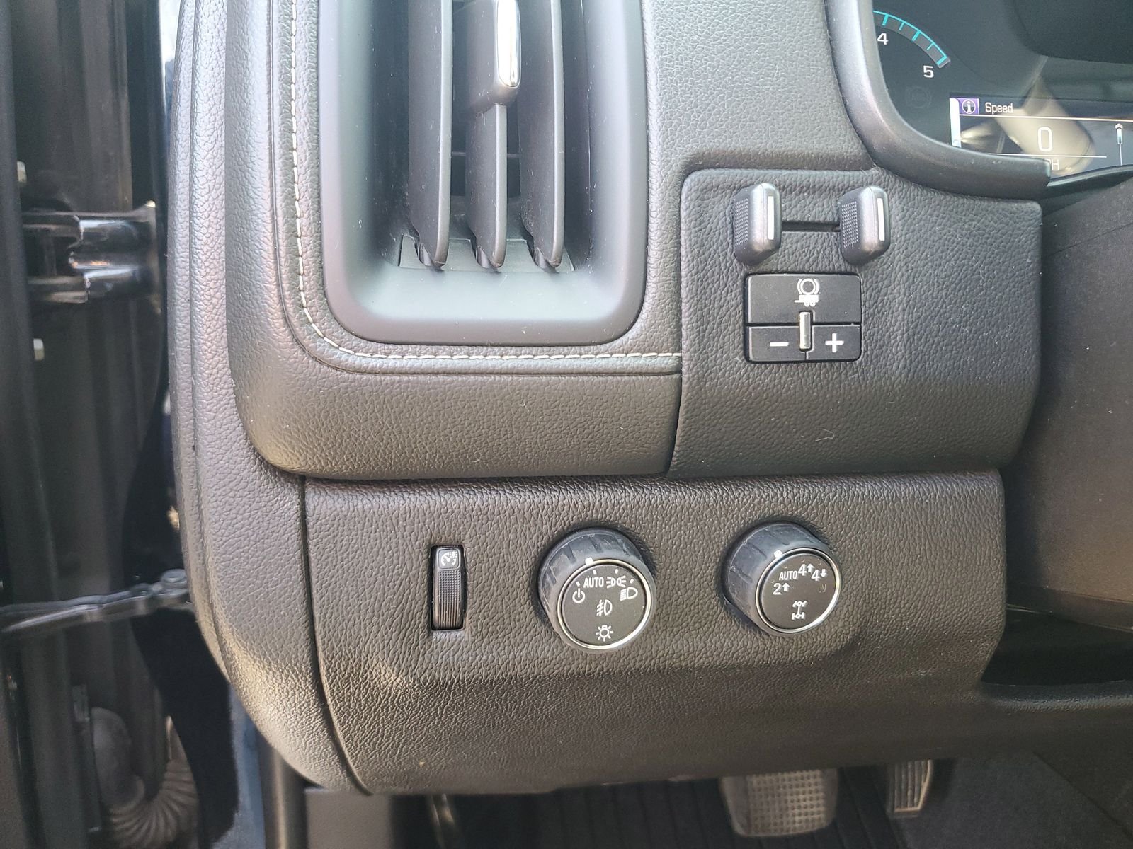 Used 2017 Black GMC Denali image 18