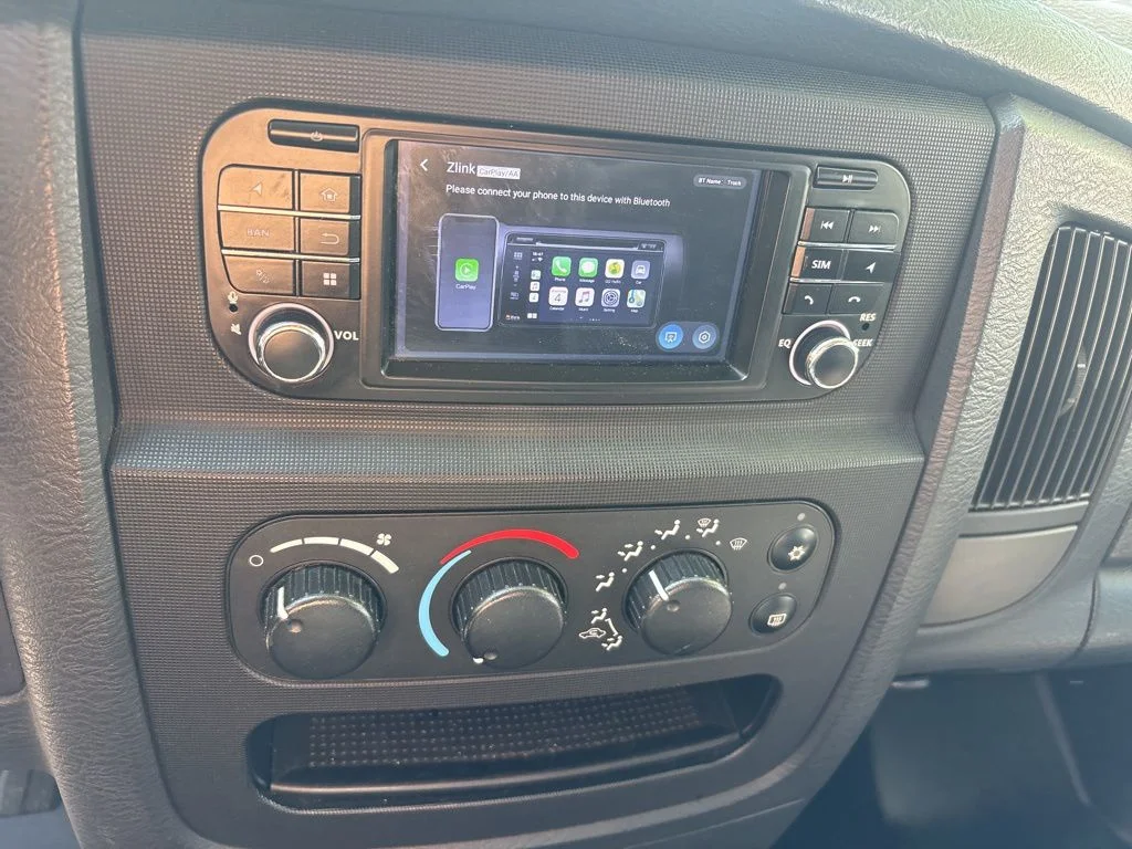 Used 2004 Black Dodge SLT image 17