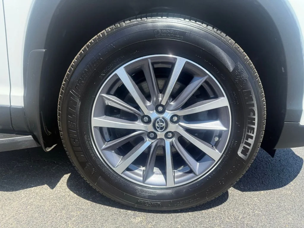 Certified Used 2019 Blizzard Pearl Toyota XLE image 57