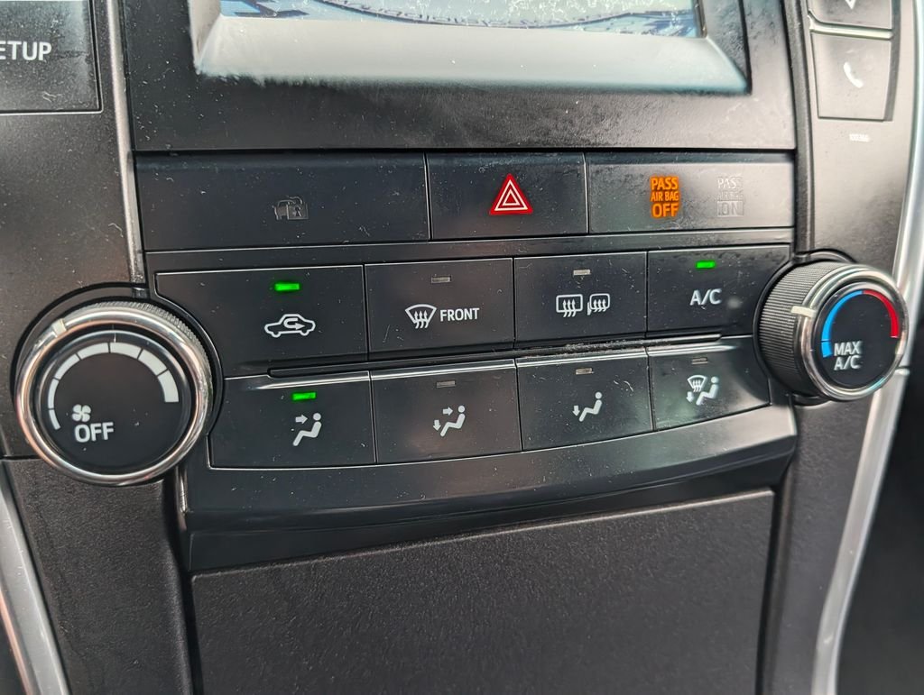 Used 2015 White Toyota SE image 22