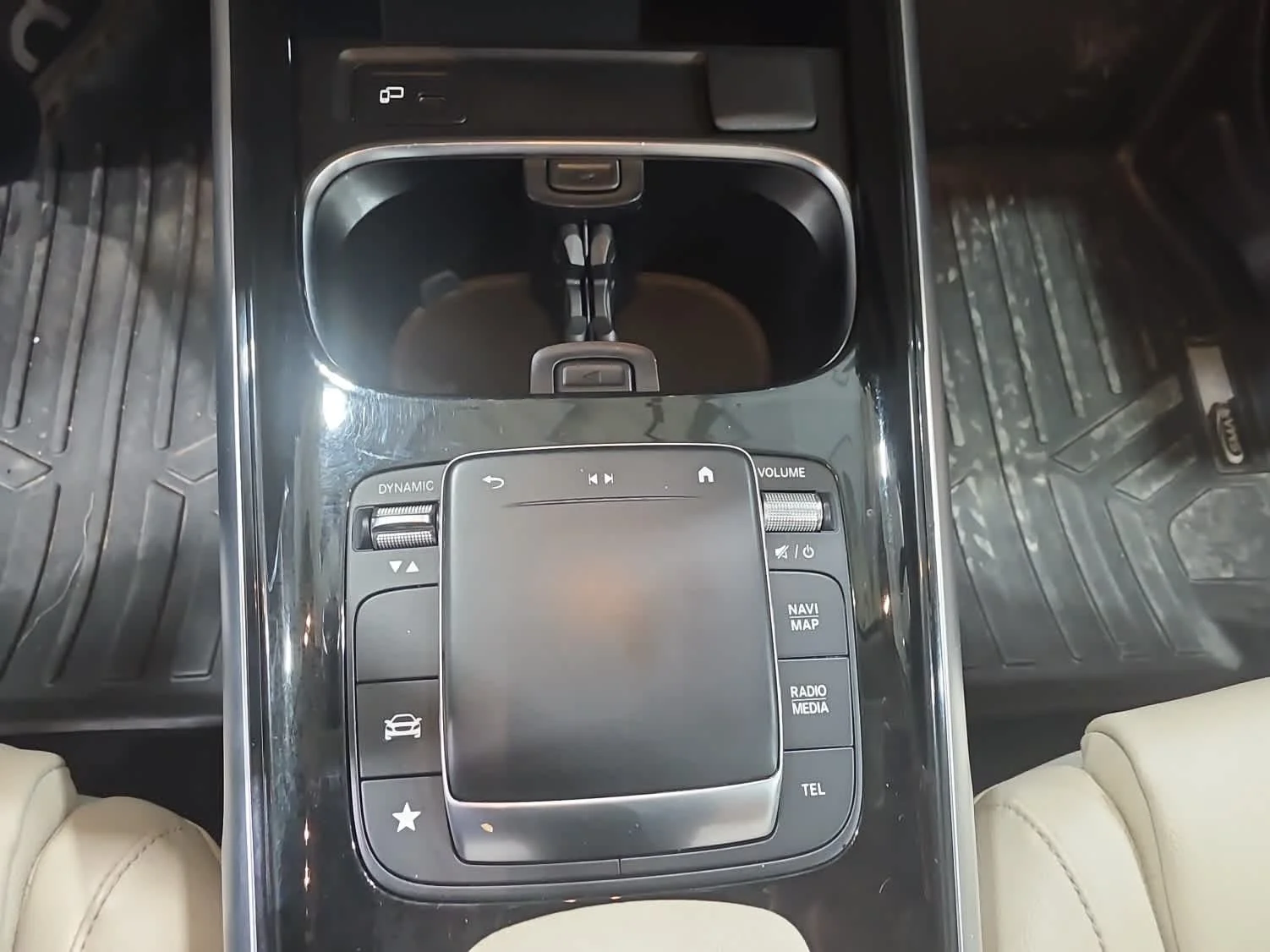 Used 2022 White Mercedes-Benz 4MATIC® image 21